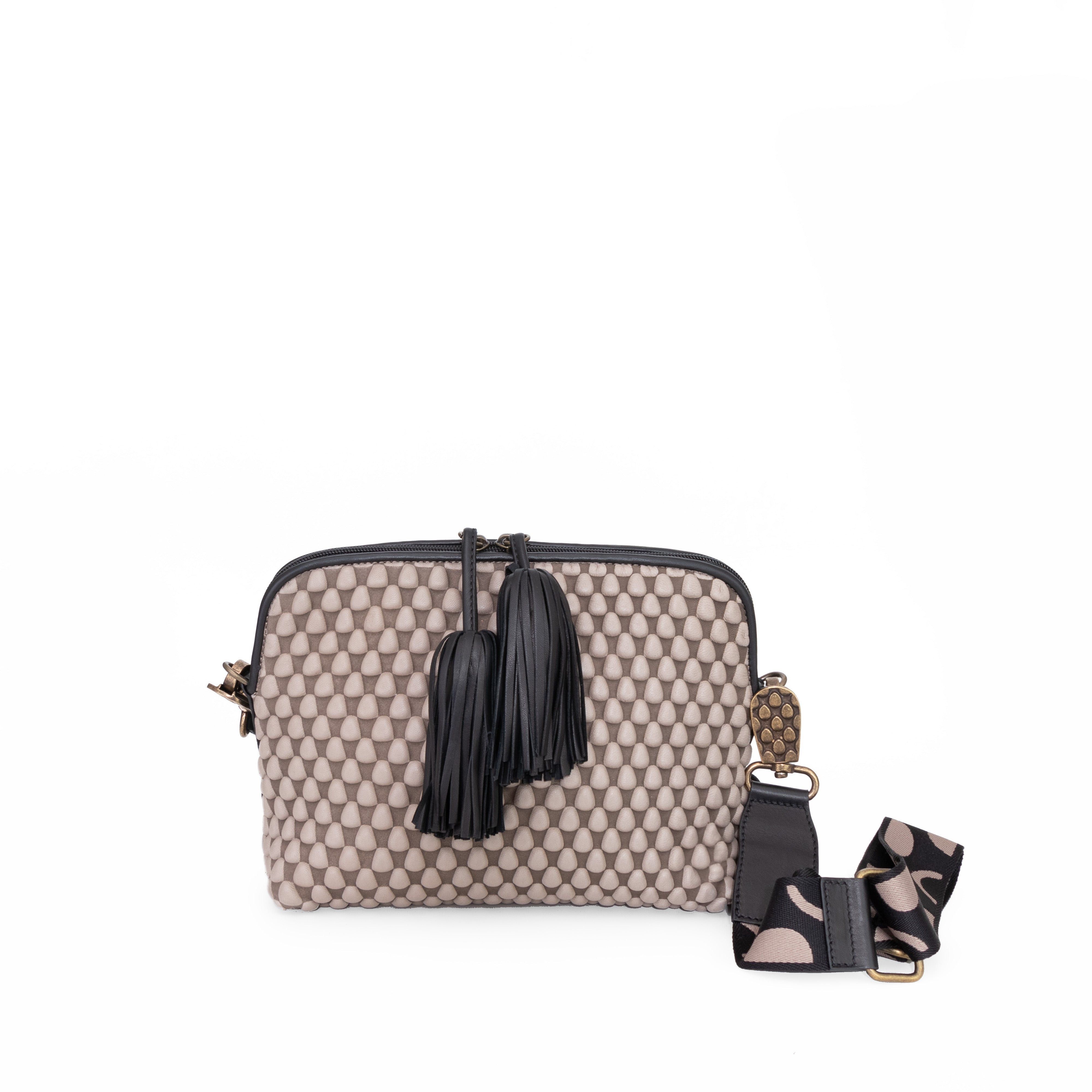 #color_ash grey / black