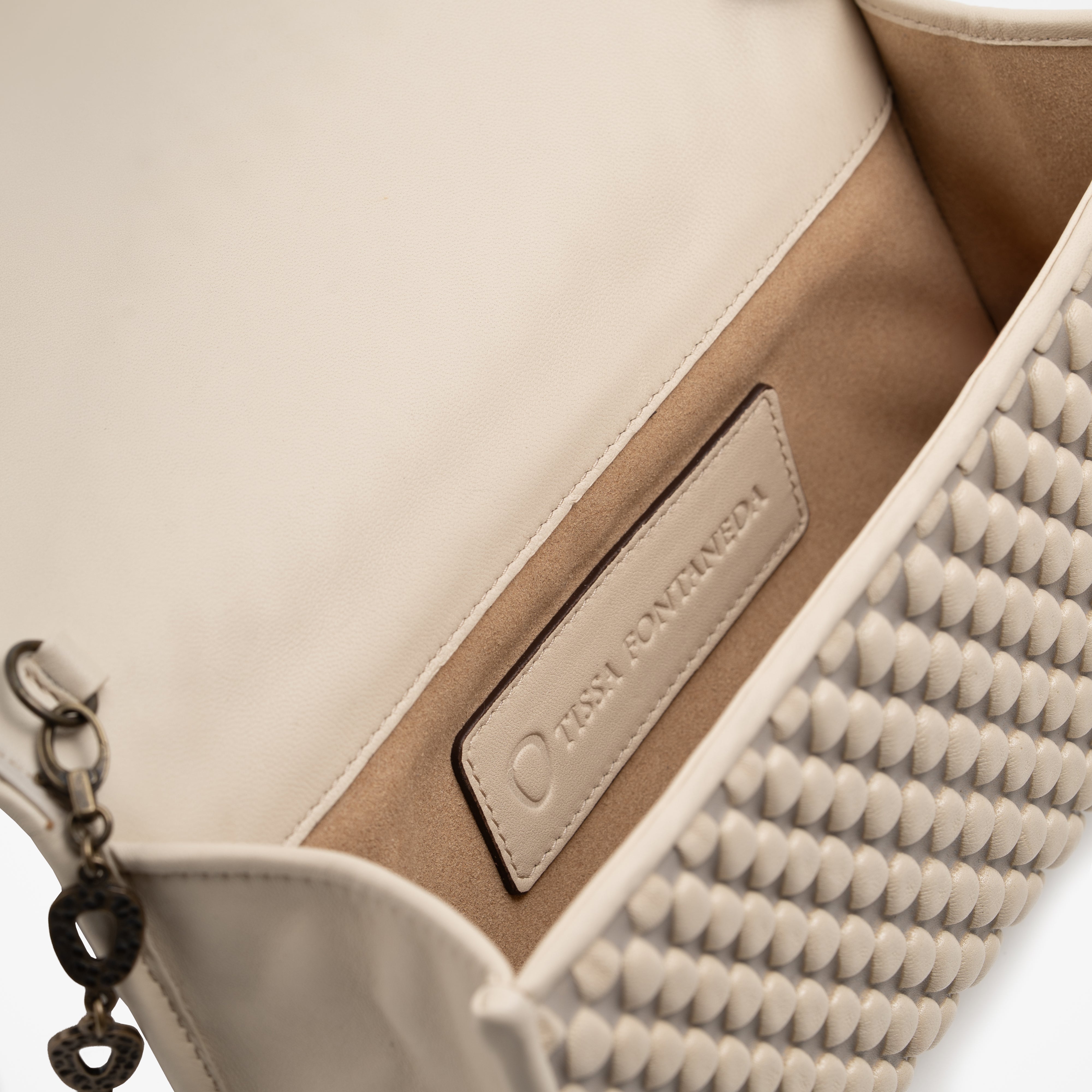 #color_cream beige