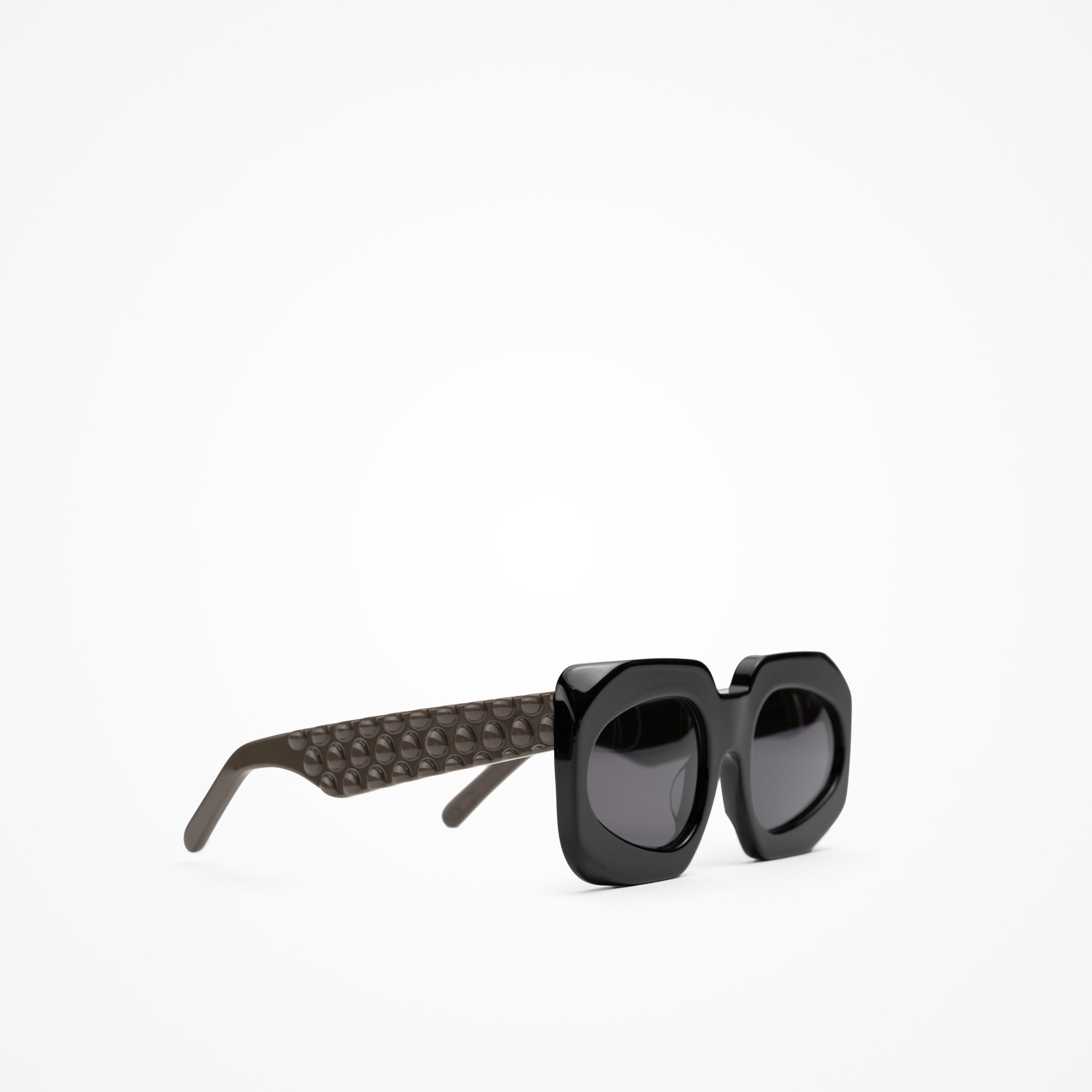 #color_black ash grey