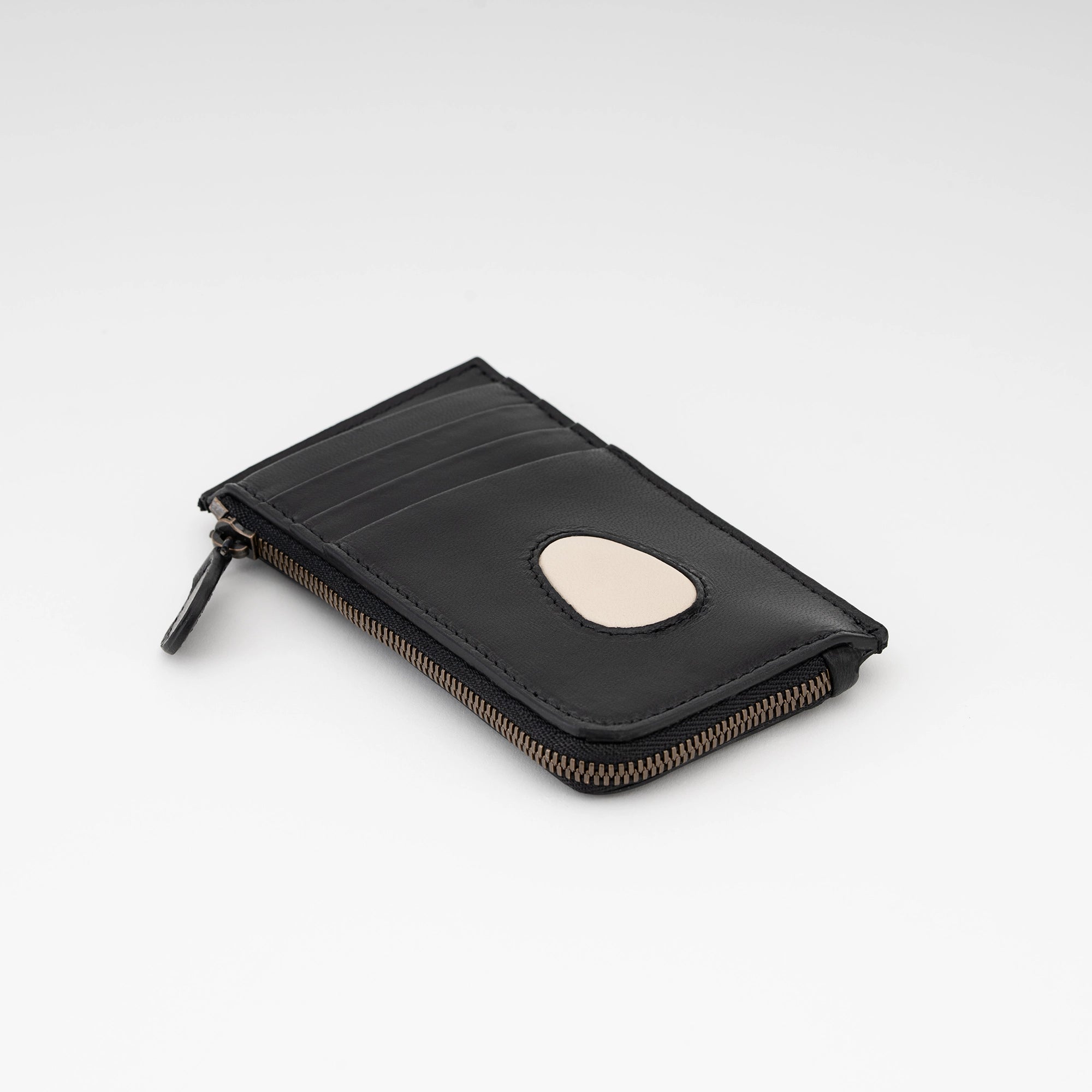 #color_Black / Cream Beige