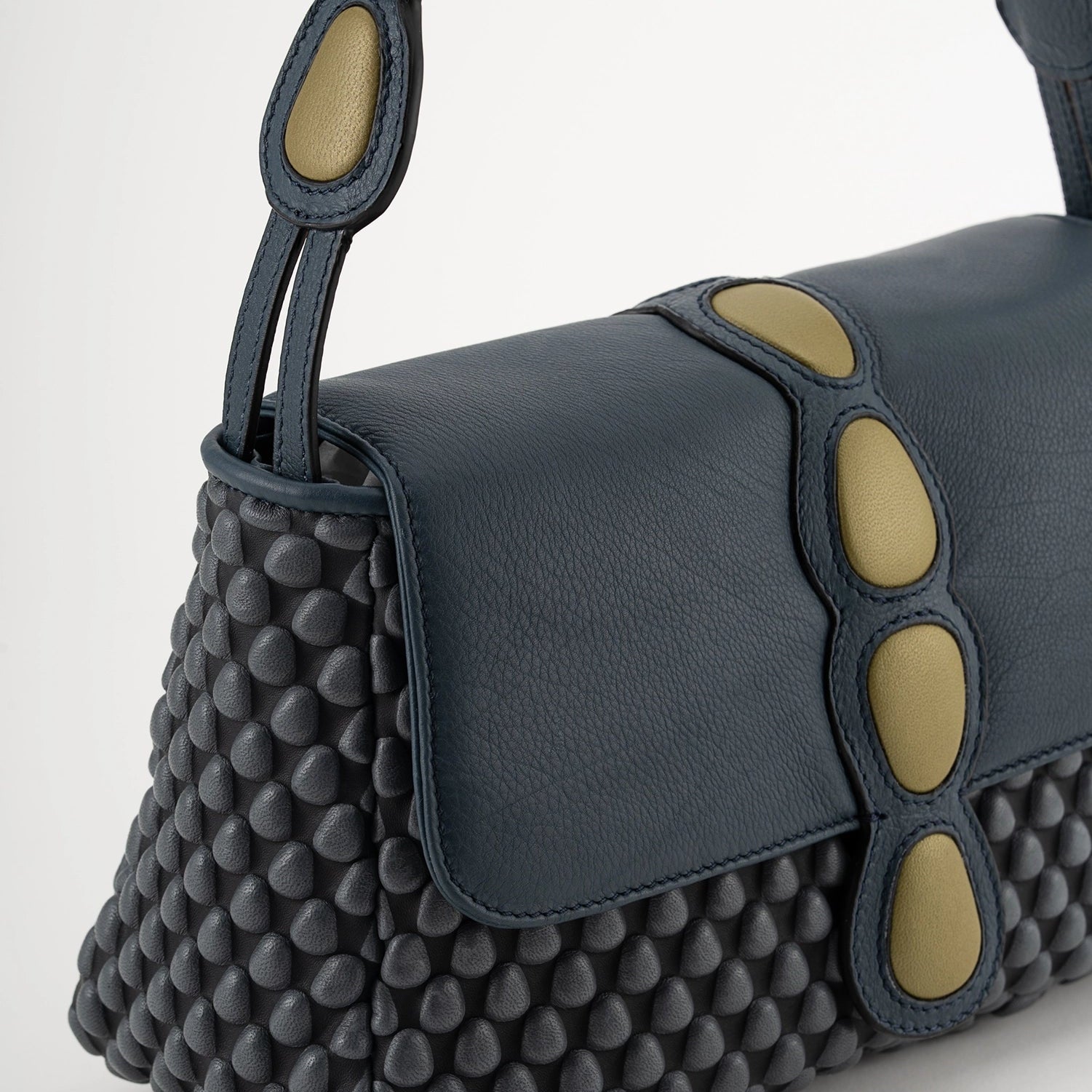 #color_Assisi Blue / Khaki Nacré