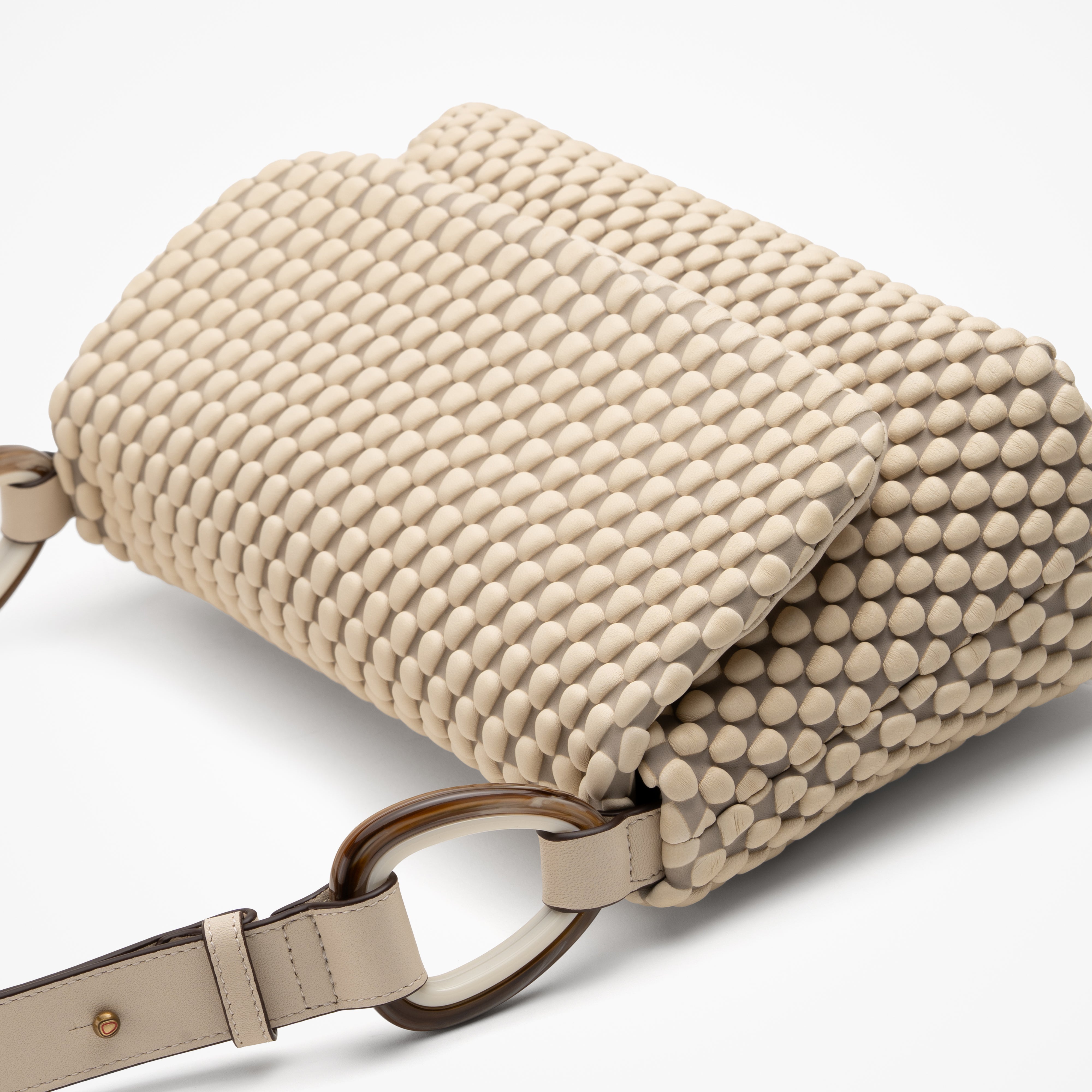 #color_cream beige