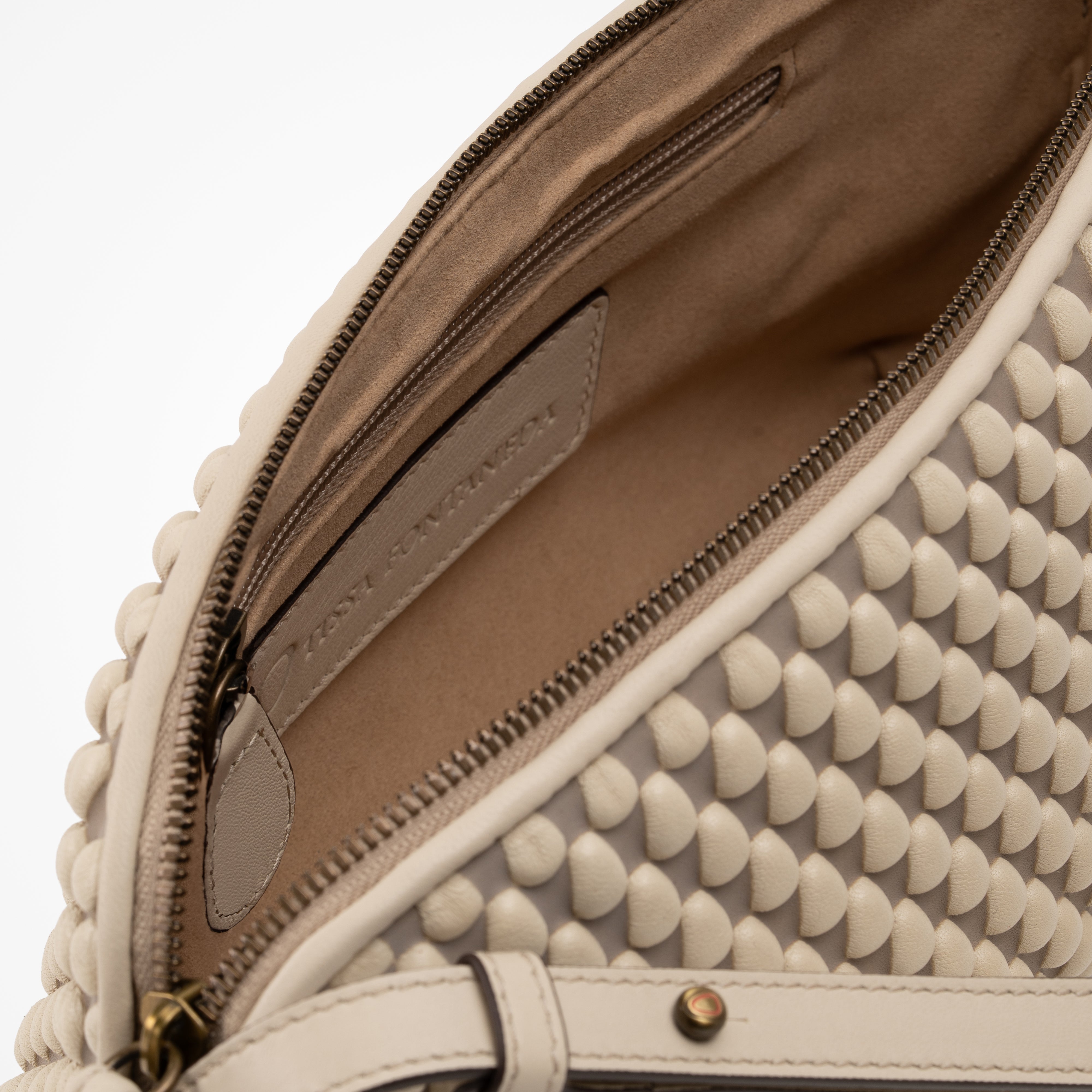 #color_cream beige